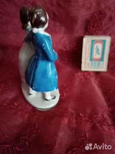 Статуэтка фарфор