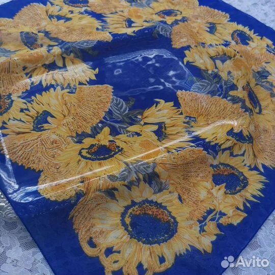 Подсолнухи красивый платок