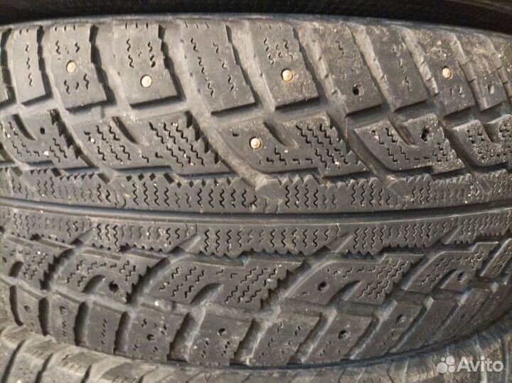 Kumho I'Zen Stud Snow KW11 245/70 R16