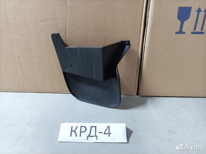 Брызговик передний правый Pajero Sport 2 2008-2015