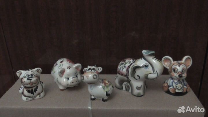 Фигурки фарфоровые, глиняные