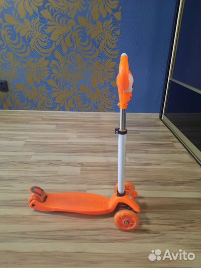 Детский самокат с музыкой и подсветкой