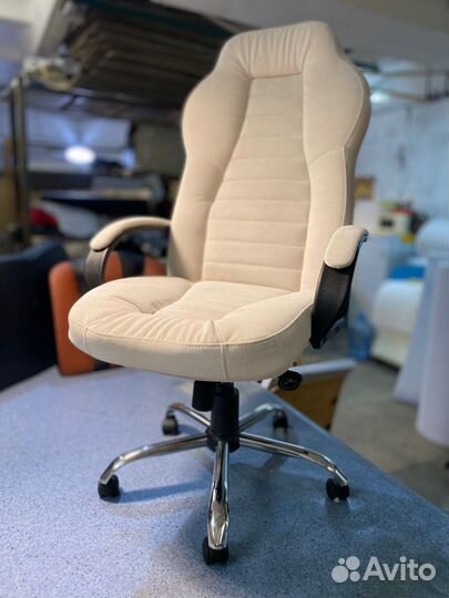 Офисное кресло