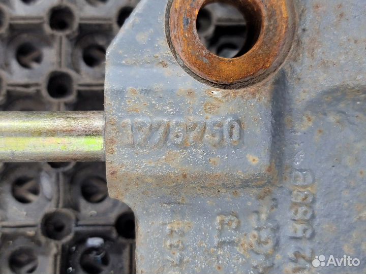 Кронштейн пневморессоры левый Daf XF105