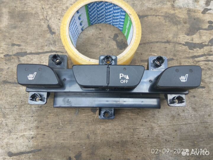 Блок кнопок обогрева сидений Хендай IX35 2013 год