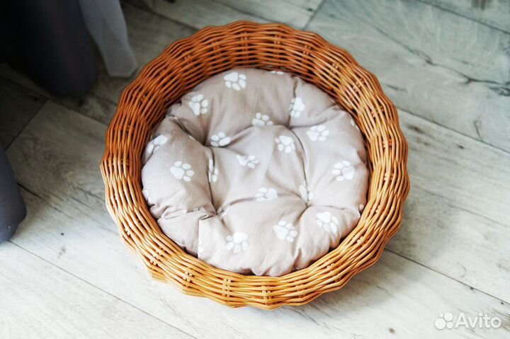 Лежанка для кошки плетеная