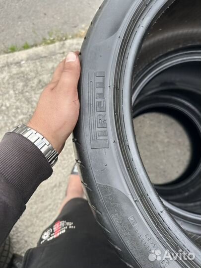 Pirelli P Zero 295/35 R21