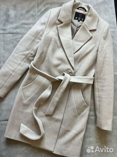 Пальто женское 42 44 бежевое