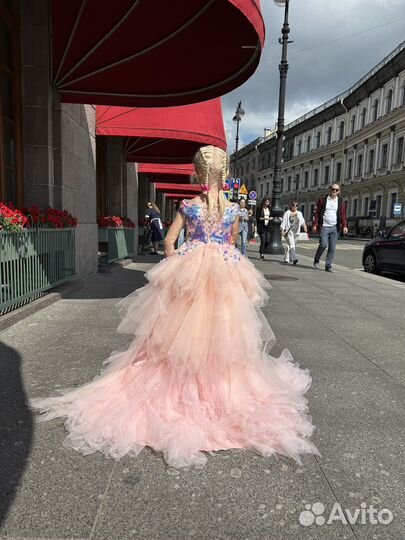 Платье со шлейфом