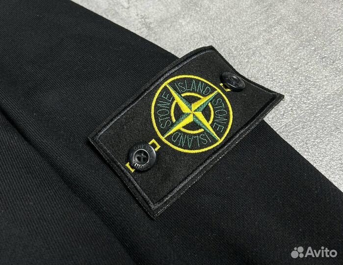 Весенний свитшот Stone Island