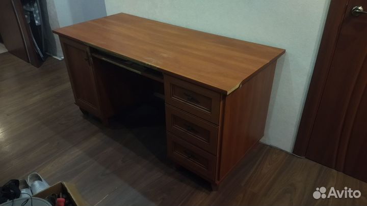 Письменный стол