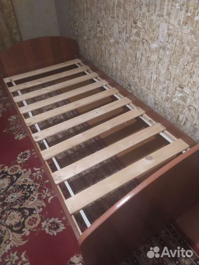 Кровать с матрасом