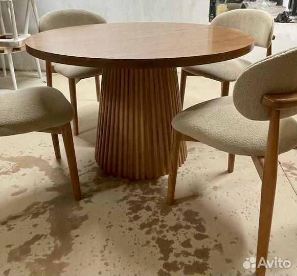 Стол обеденный. Стулья