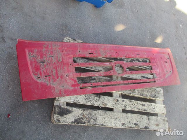 Решетка радиатора Volvo 82257549