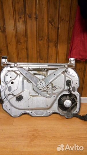 Стеклоподьемник передний правый Форд фокус2