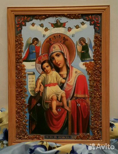 Иконы, украшенные янтарем