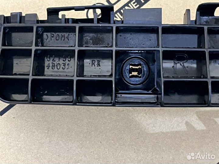 Кронштейн бампера задний Lexus Rx 3