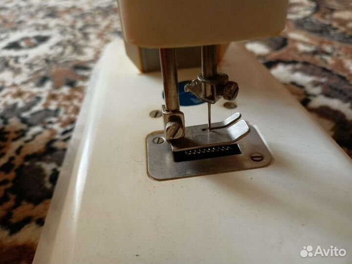 Швейная машинка Кнопка