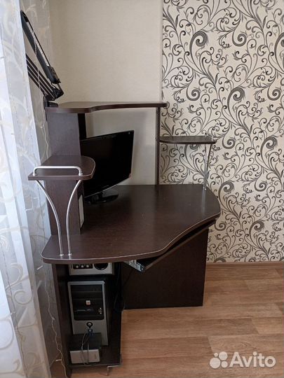 Компьютерный стол угловой