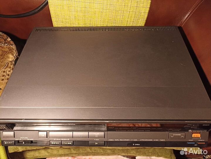 Видеомагнитофон Hitachi