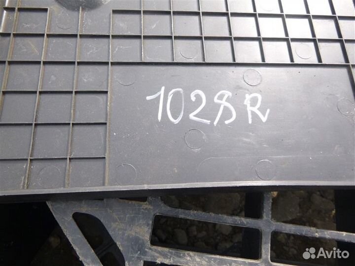 Декоративная крышка двс передняя правая Lexus