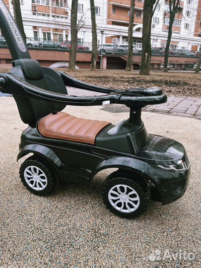 Машинка каталка толокар с ручкой