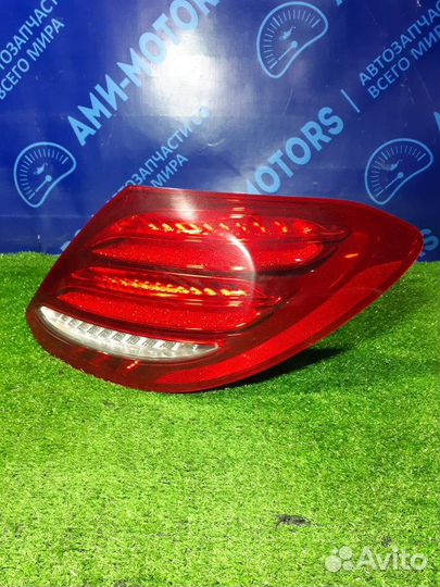 Задний правый фонарь задний правый Mercedes-Benz