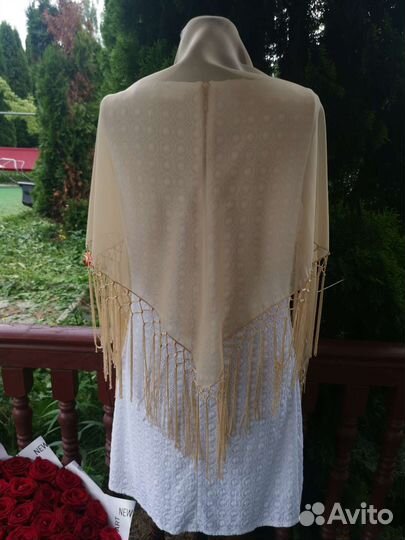 Светло бежевая косынка