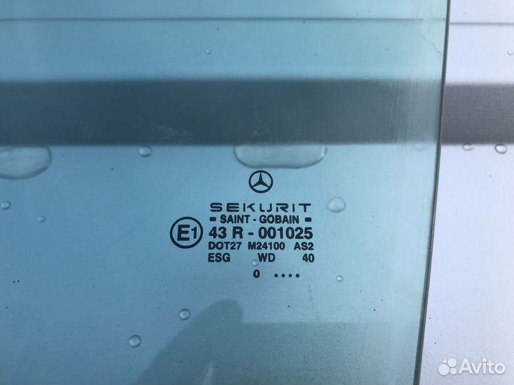 Стекло боковое переднее левое на Mercedes W210