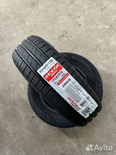 Kumho Ecsta HS52 175/65 R14 82H