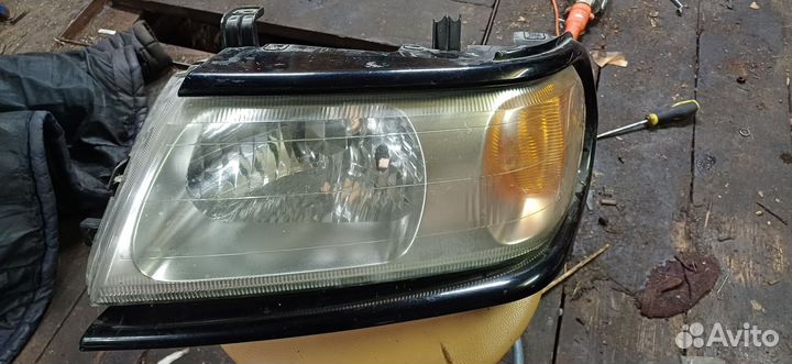 Передние фары mitsubishi поддеро спорт1