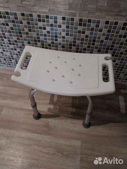 Стульчик для купания в ванной