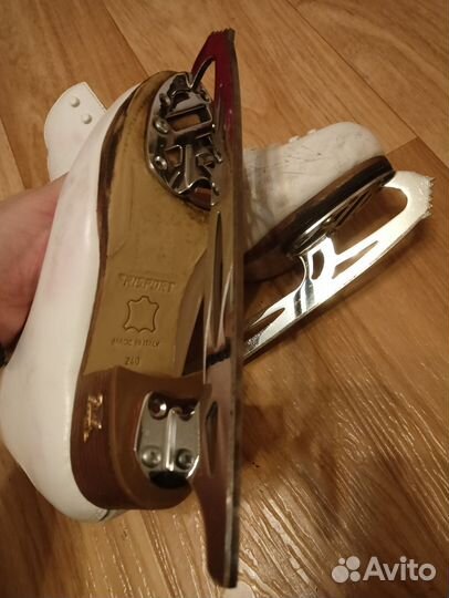 Коньки для фигурного катания Risport RF2 240