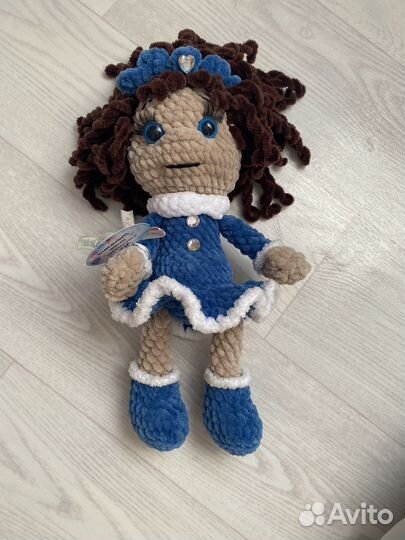 Вязаная кукла ручной работы