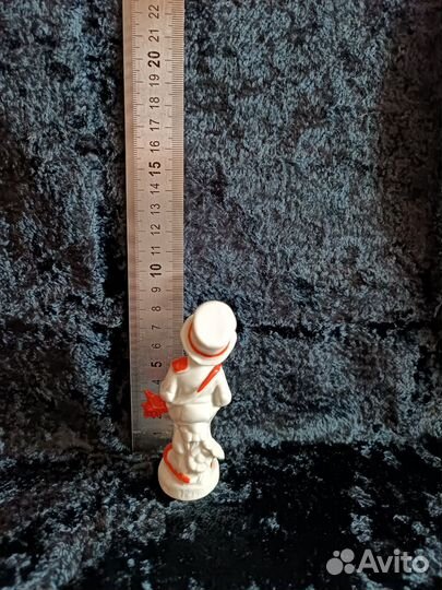 Фарфоровая статуэтка мальчик германия миниатюра