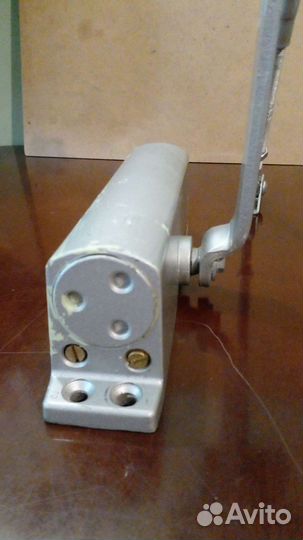 Доводчик дверной