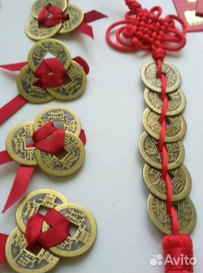 Китайские монеты Фен Шуй с квадратной дыркой