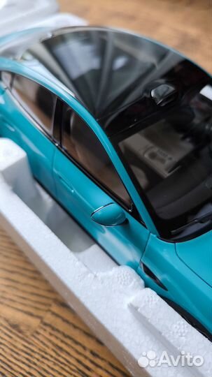 Модель автомобиля Xiaomi SU7 1:18 Новый в наличии