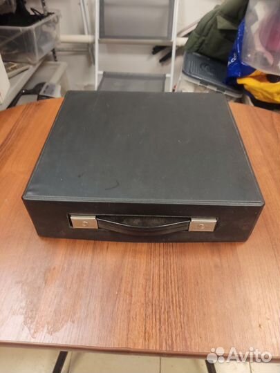 Печатная пишущая машинка Unis tbm de Luxe