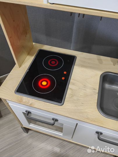 Кухня детская IKEA с набором посуды