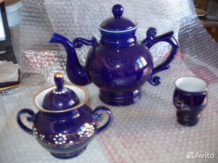 Чайник, сахарница