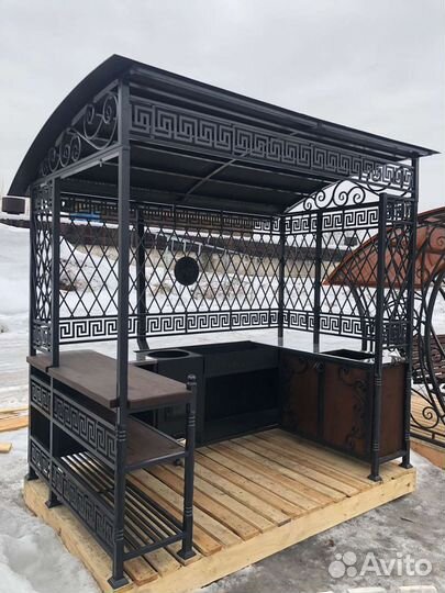 Мангал с крышей
