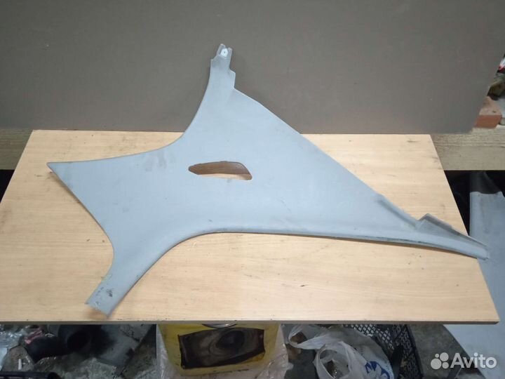 Накладка задней стойки Mitsubishi carisma