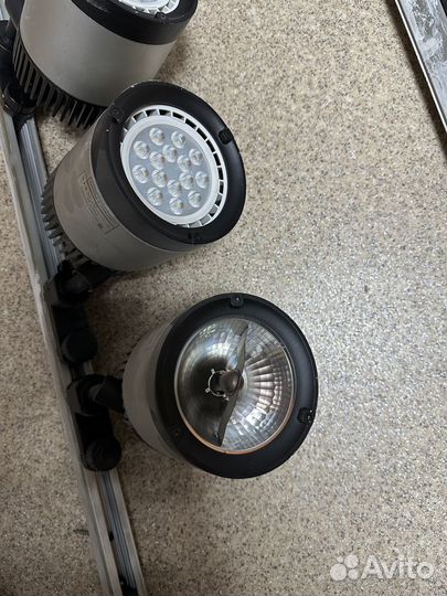 Трековые светильники на шинопроводе FIO/T50 8 штук