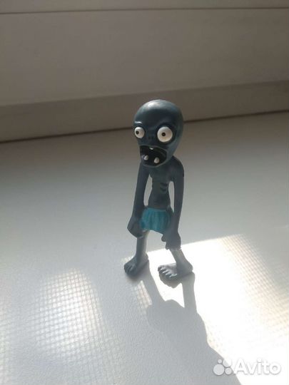 Фигурки зомби против растений