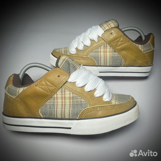 Circa Osiris Vans Dvs Globe Etnies Adio Dc shoes