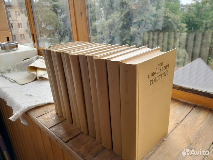 Собрание сочинений Льва Толстого и Ф. Достоевского