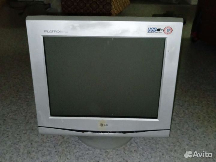 Монитор lg Flatron F700P
