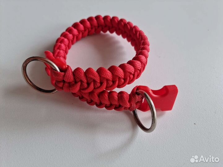 Ошейник из паракорда красный