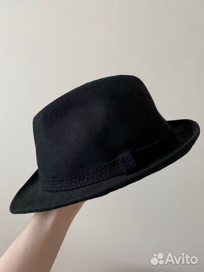 Шляпа из шерсти черная